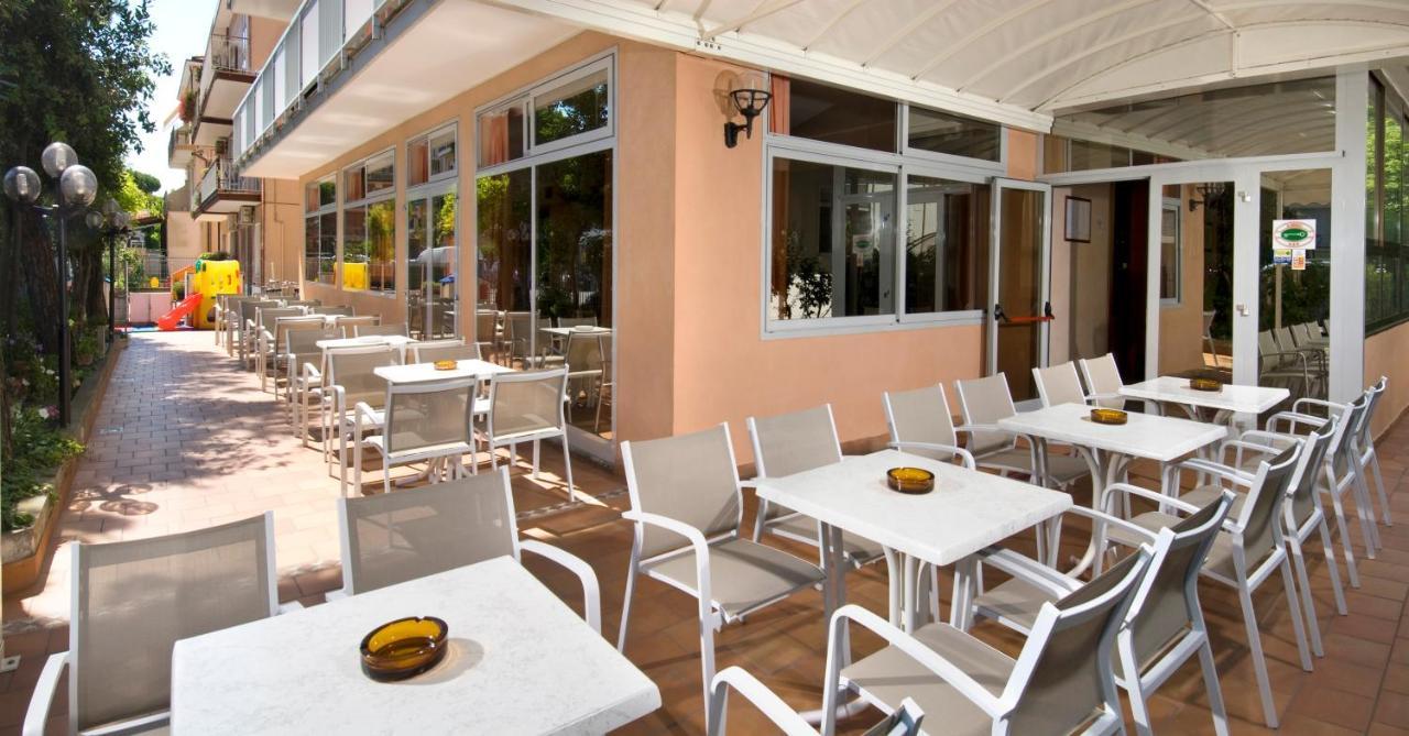 Hotel Casadei Rimini Buitenkant foto