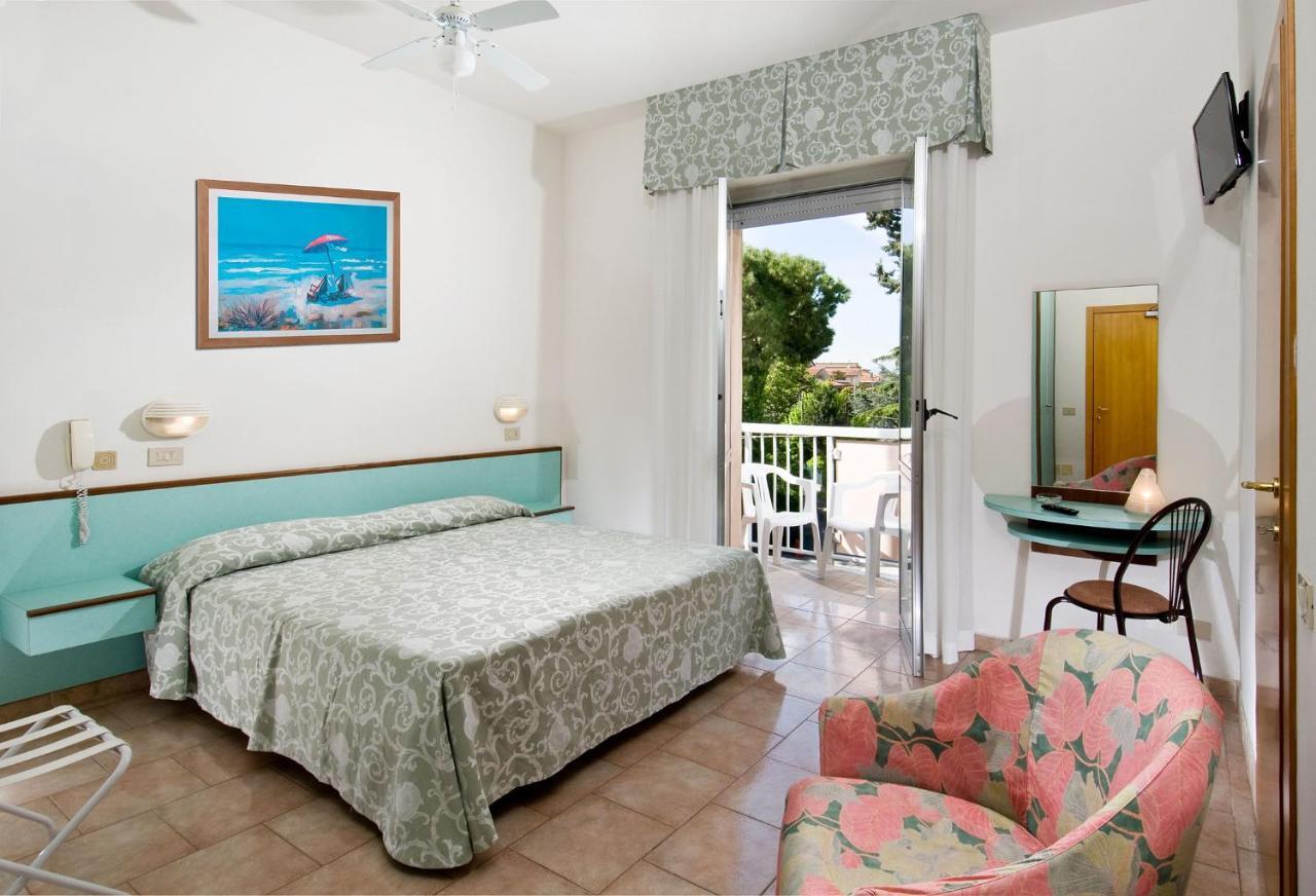 Hotel Casadei Rimini Buitenkant foto