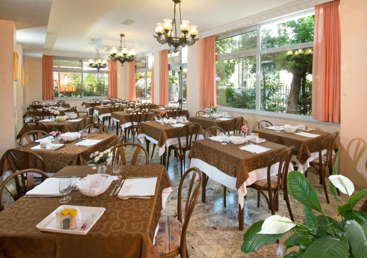 Hotel Casadei Rimini Buitenkant foto