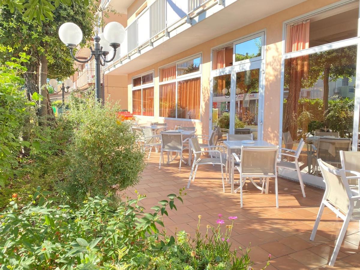Hotel Casadei Rimini Buitenkant foto