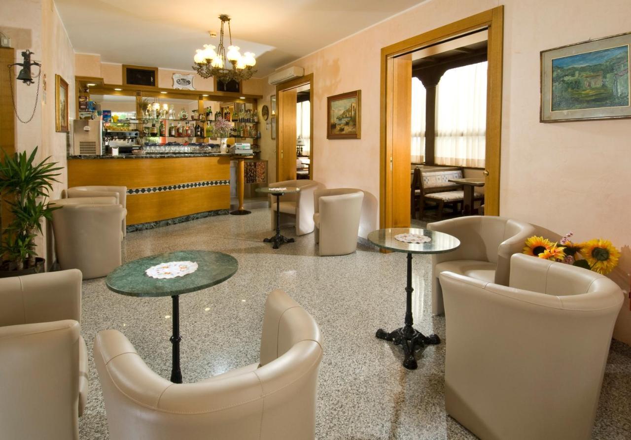 Hotel Casadei Rimini Buitenkant foto
