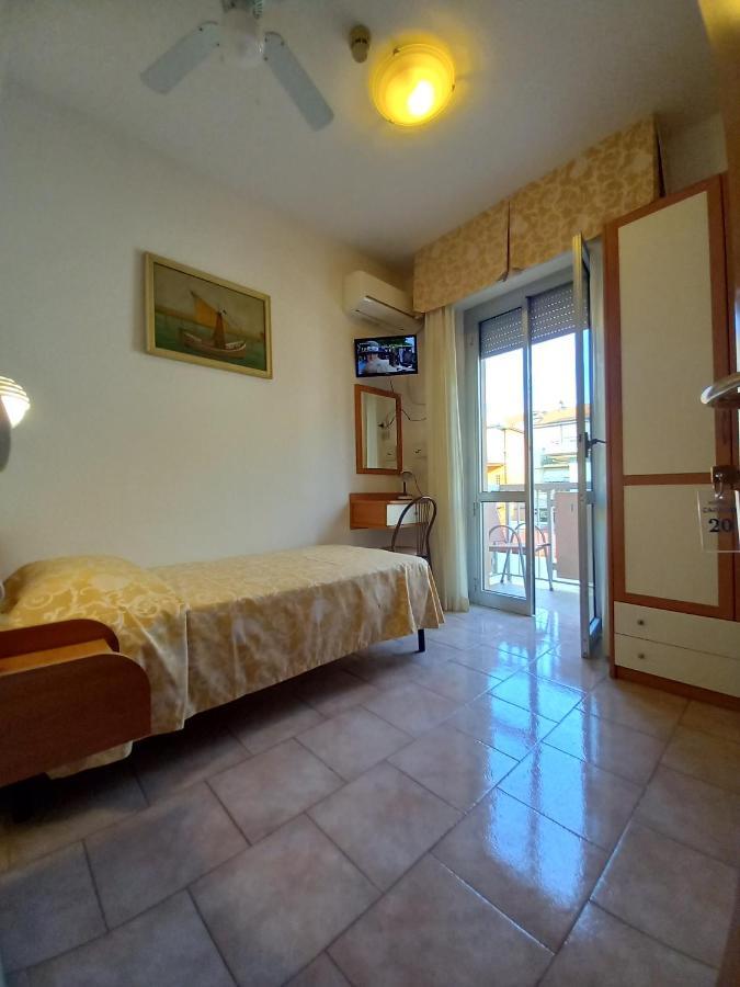 Hotel Casadei Rimini Buitenkant foto